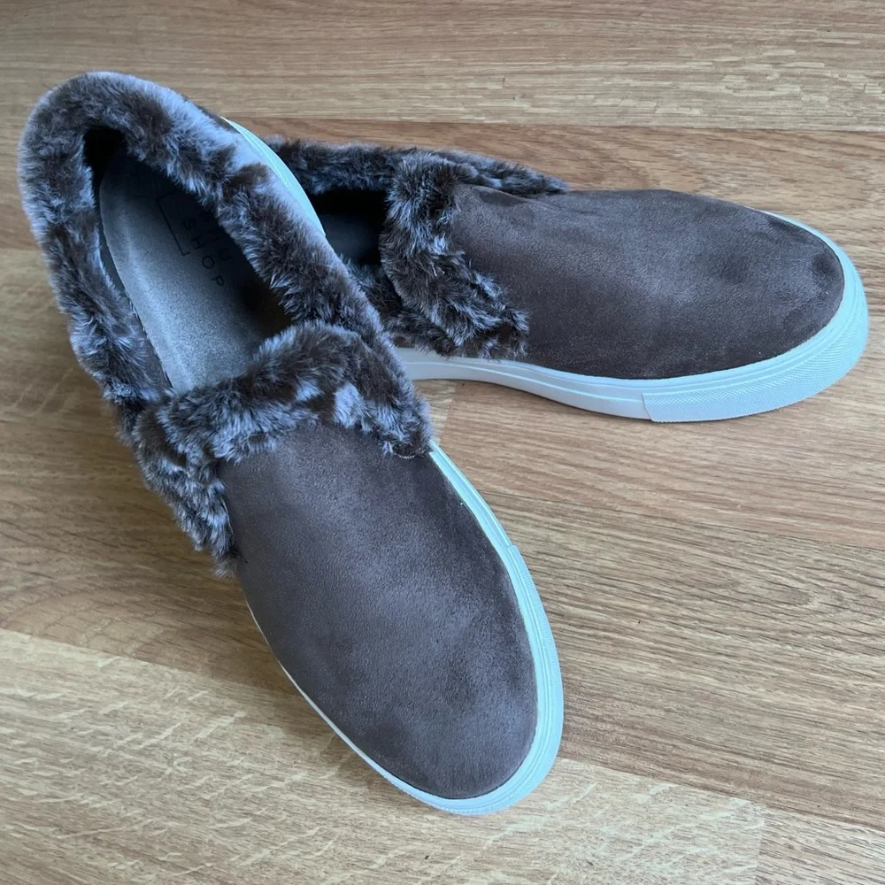 Fuzzy winter shoe! - Womens 11 Shu Shop fur‎ detail suede look shoes!